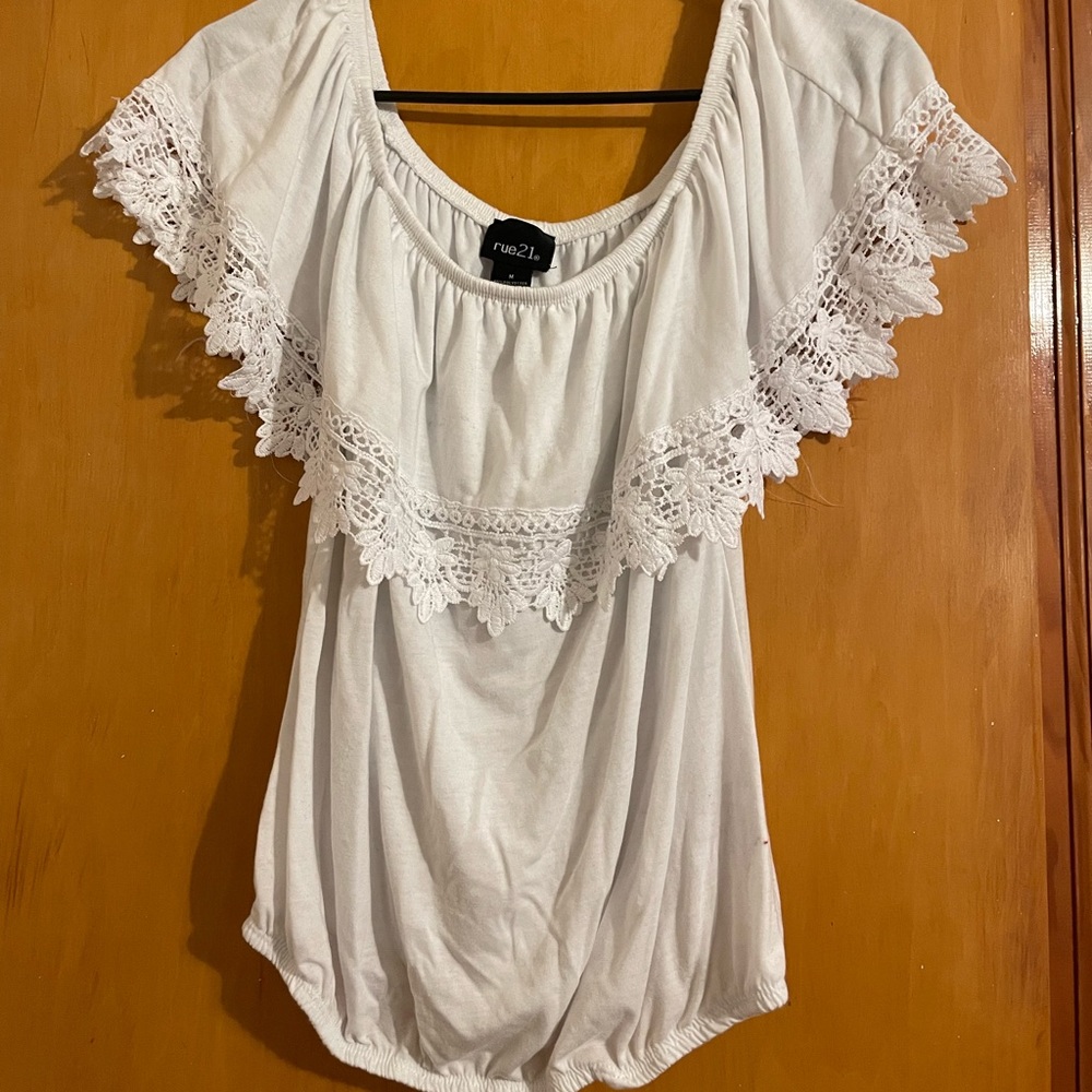 White shoulderless top